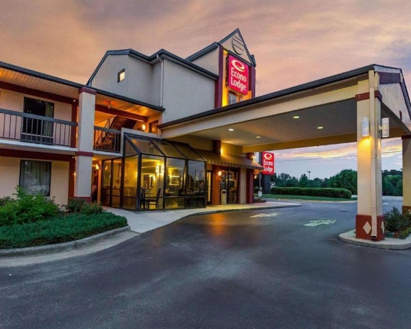 Econo Lodge South Garner image 3