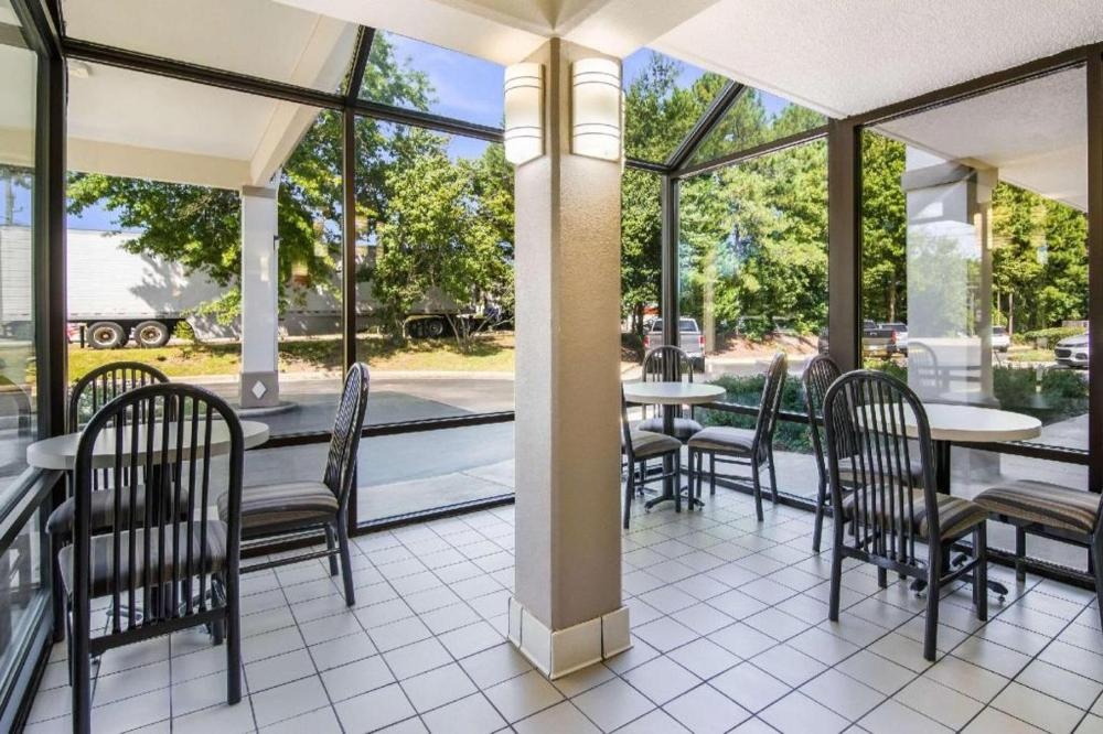 Econo Lodge South Garner